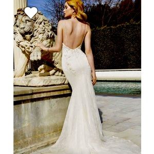 Idalou from Blue by Enzoani Size 12 wedding dress.